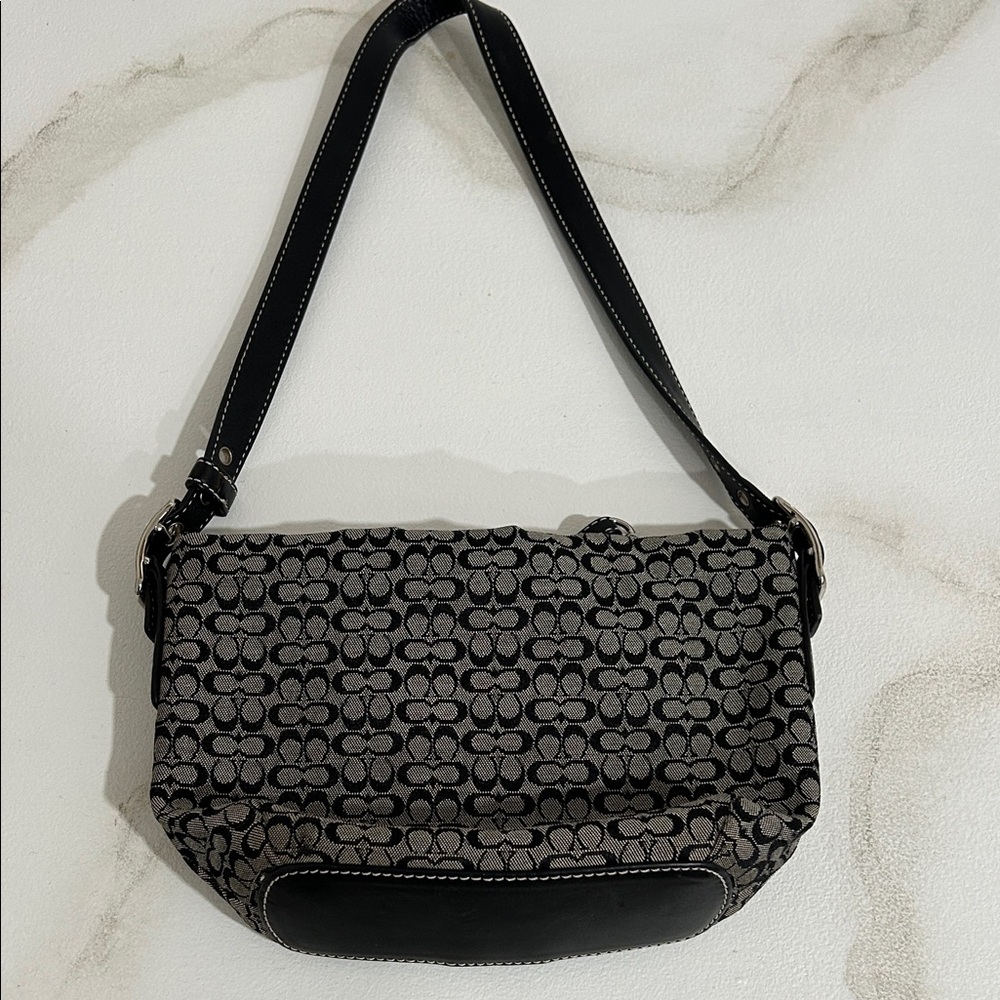 Small Coach Purse – Compact & Classic 👜 - Picture 2 of 4
